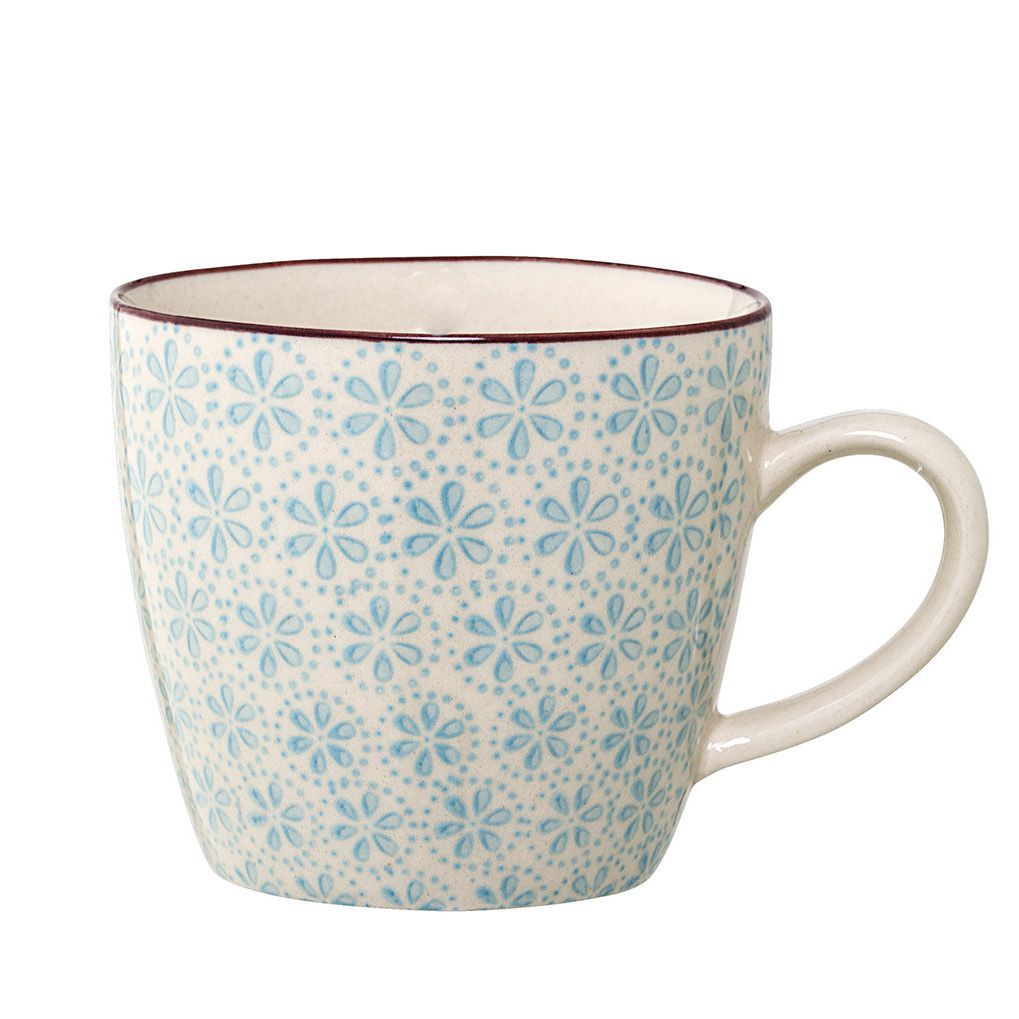 taza-pequena-estampado-flores-azules-y-borde-berenjena-1 Taza pequeña estampado flores azules y borde berenjena 1