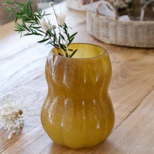 Jarrón de cristal amarillo