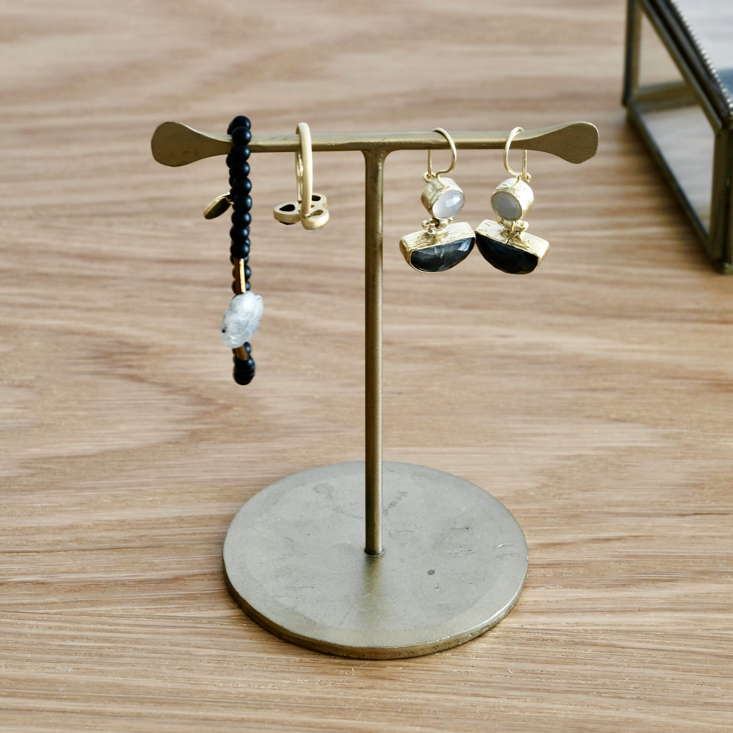 Colgador joyas metal dorado 12,5cm
